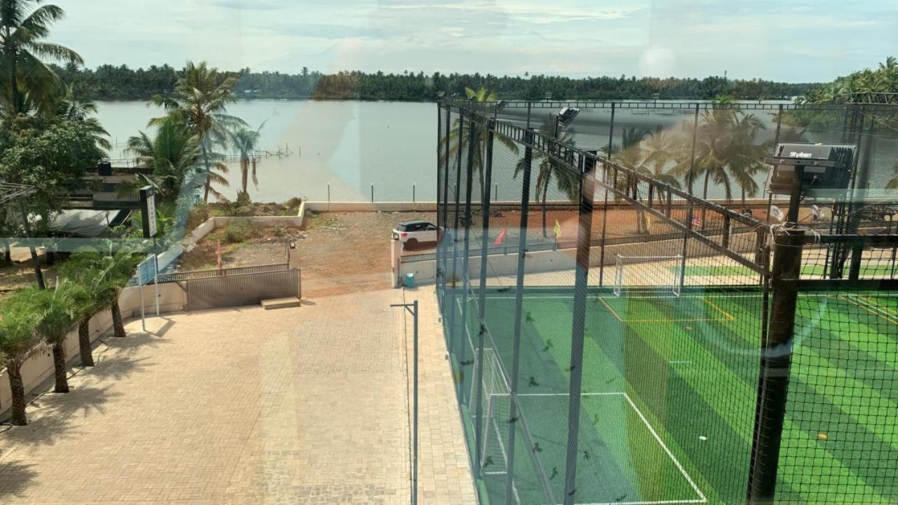 Cap Sports Center Hotell Nīleshwar Exteriör bild