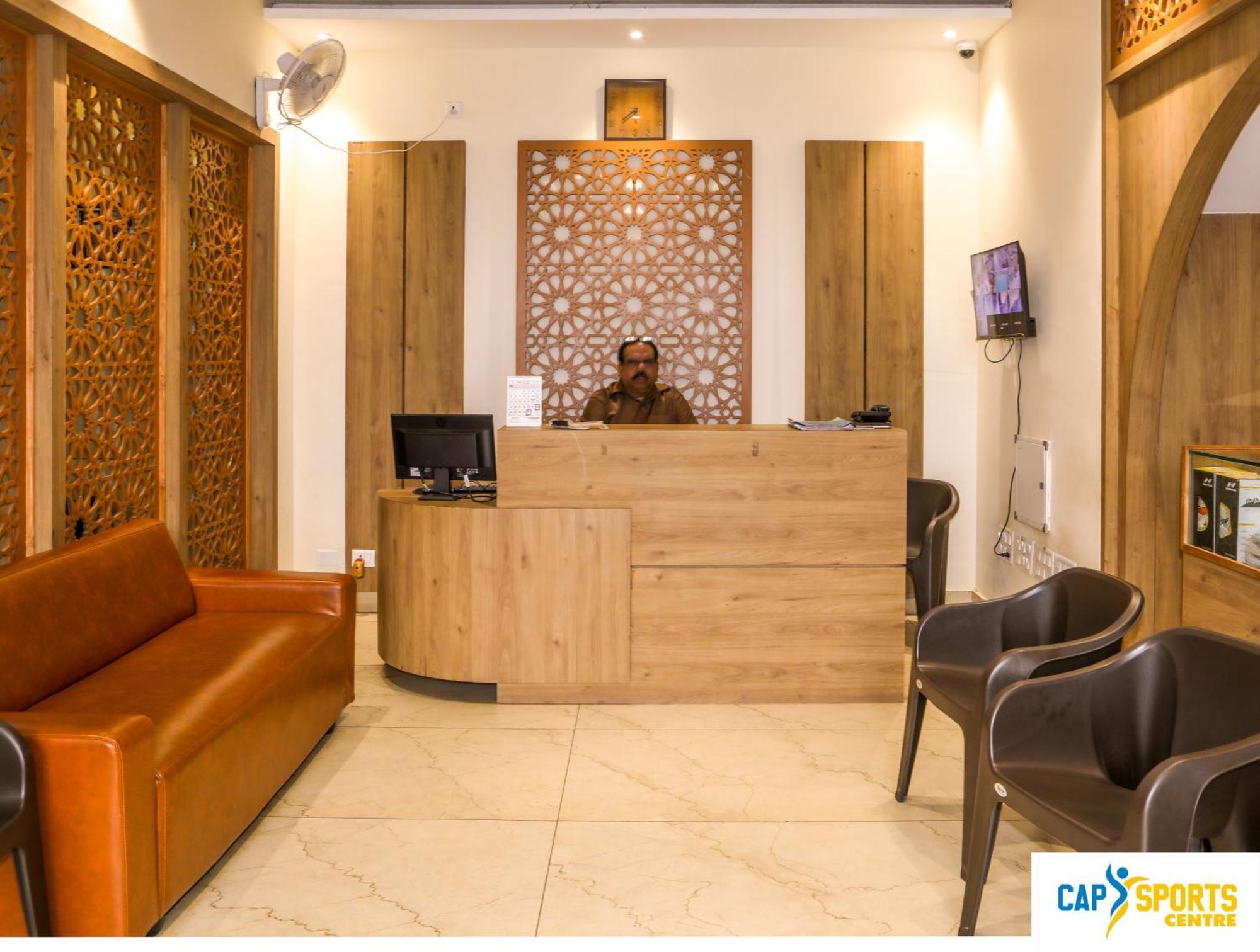 Cap Sports Center Hotell Nīleshwar Exteriör bild